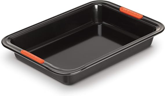 Le Creuset Toughened Non-Stick Bakeware Rectangular Cake Tin - 33 cm