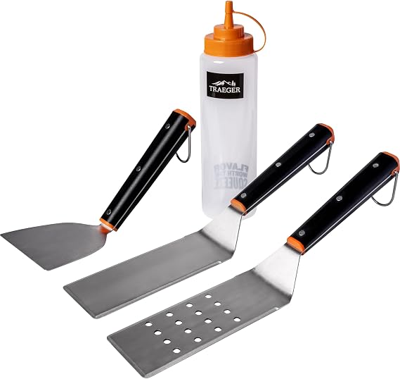 Traeger Grills Flat Top Grill Essentials Kit 2 Spatulas, Scraper & Squeeze Bottle | Complete Griddle Tool Set for Smash Burgers, Frying & More
