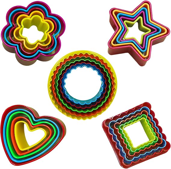 25 PCS Cookie Cutter Set Circle Love Star Square and Flower Biscuit Cutter Set Mini Plastic Cookie Molds for Fun Time with Kids for Cake Sandwich Fondant Biscuit Pastry Decorating