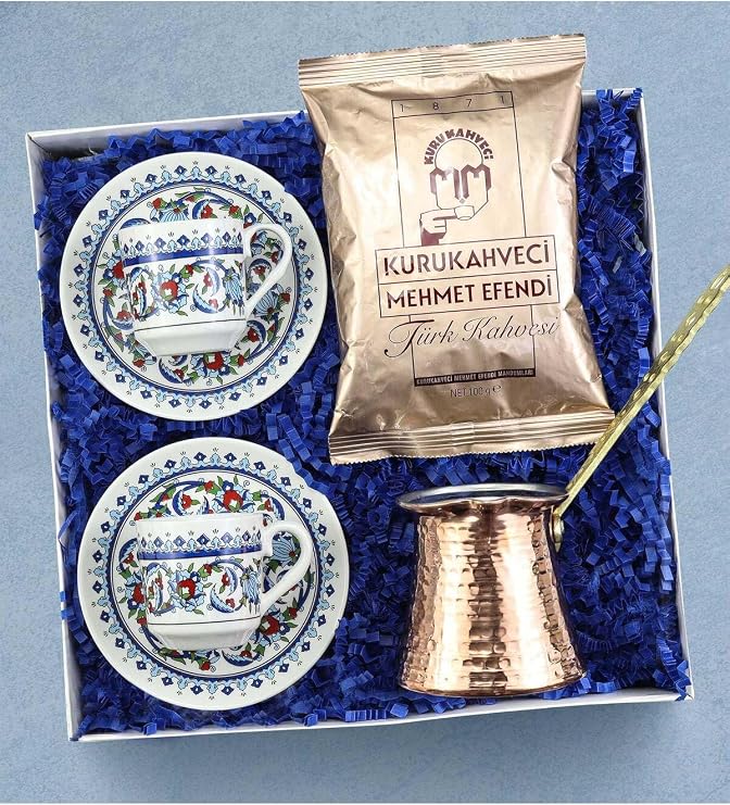 Geleneksel Motifli Türk Kahvesi Fincanı & Bakır Cezve & Türk Kahvesi Hediye Seti